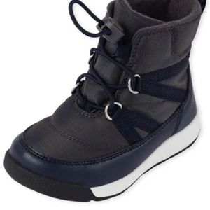 Brand new size 9 toddler snow boots